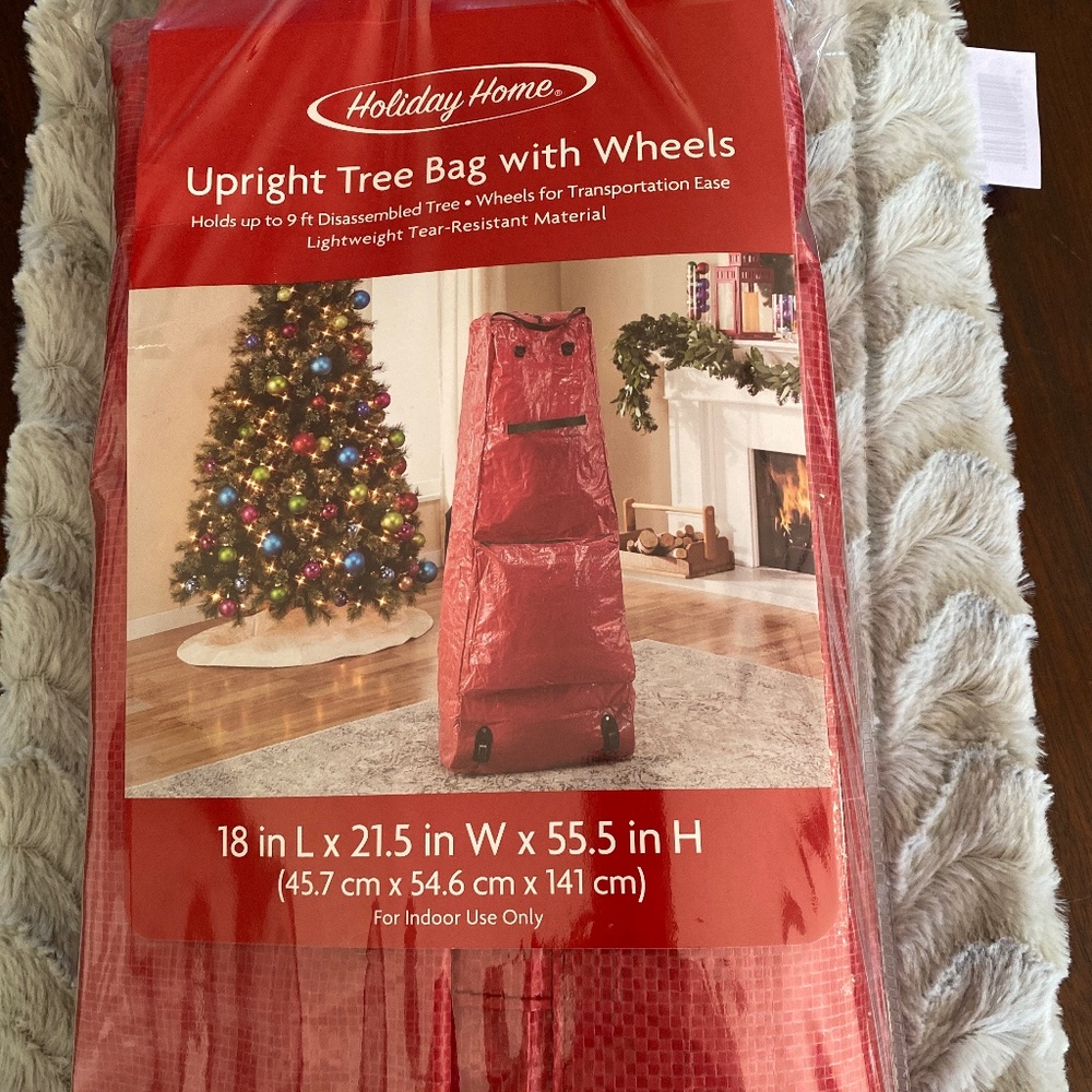 Upright tree bag with wheels